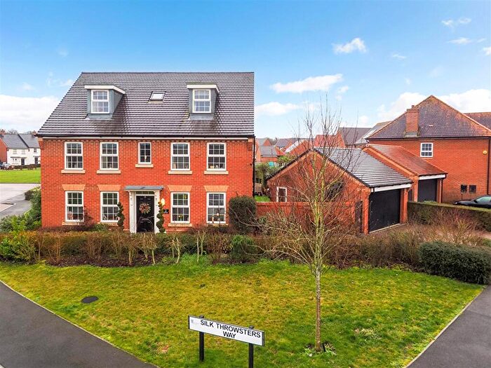 5 Bedroom Detached House For Sale In Silk Throwsters Way, Whitchurch, RG28