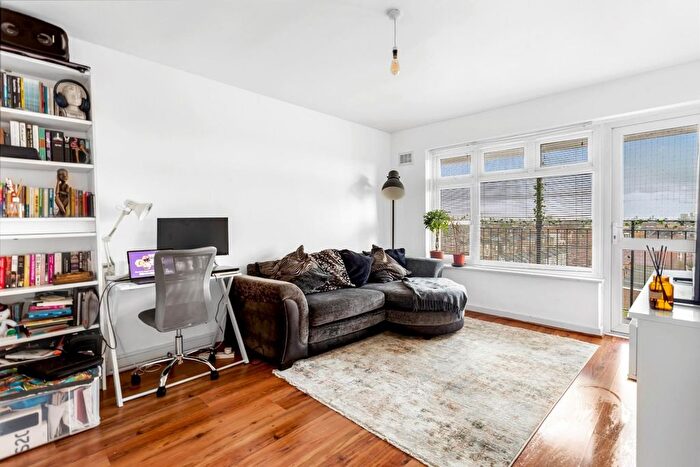 1 Bedroom Flat For Sale In Yoakley Road, London, N16