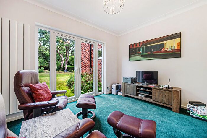 5 Bedroom Detached House For Sale In Taunton Road, Sale, M33