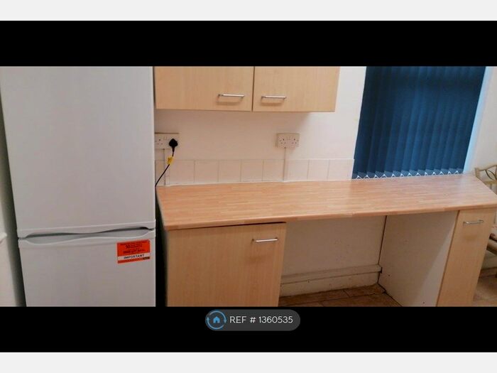 3 Bedroom Flat To Rent In Wolverhampton Street, Willenhall, WV13