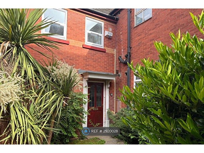 2 Bedroom Flat To Rent In Cuckoos Rest, Telford, TF4