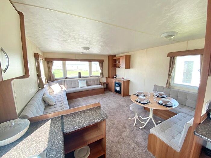 3 Bedroom Park Home For Sale In Breydon Water Holiday Park, NR31