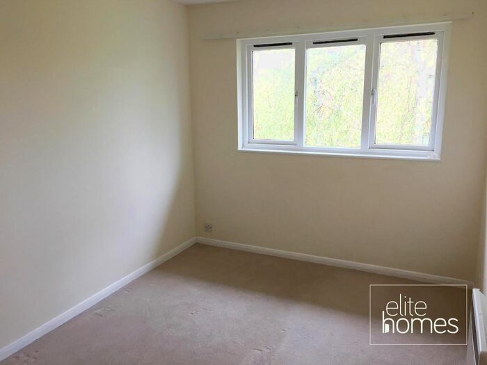 2 Bedroom Flat To Rent In Maltby Drive, Enfield, EN1