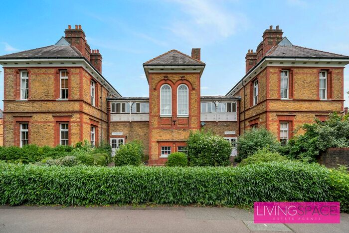 2 Bedroom Flat To Rent In Pennington Drive, London, N21