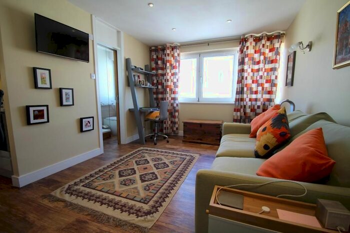 Studio To Rent In Cumberland Street, Pimlico, London, SW1V