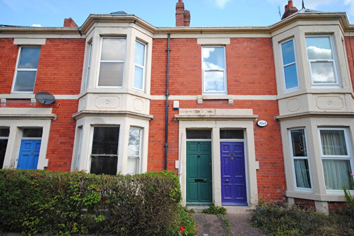 3 Bedroom Apartment To Rent In Lavender Gardens, Jesmond, Newcastle Upon Tyne, NE2