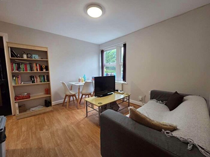 3 Bedroom Flat To Rent In Flat A, Broomgrove Crescent, Broomhill, S10