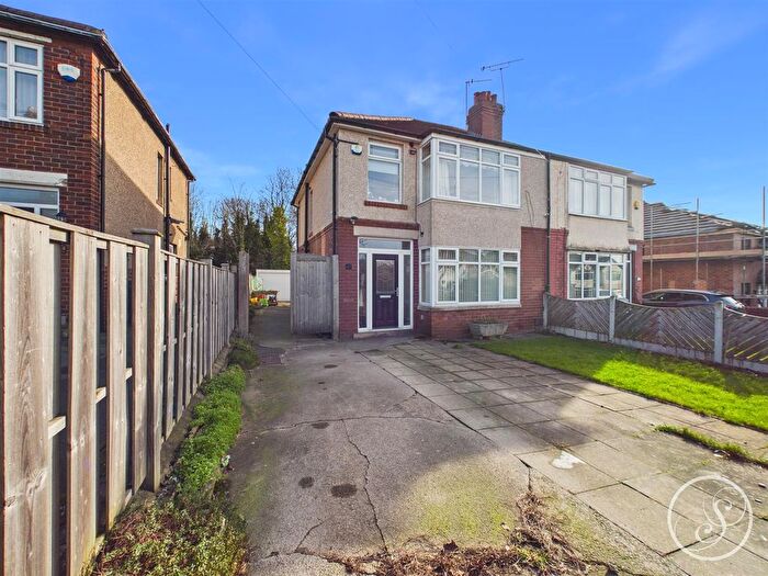 3 Bedroom Semi Detached House For Sale In Oakwood Lane, Leeds, LS8