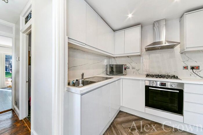2 Bedroom Flat To Rent In Forest Road, Leytonstone, E11