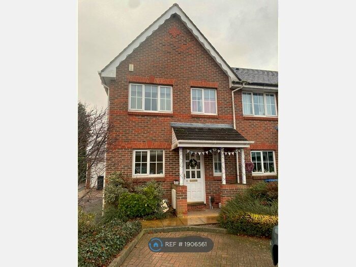 3 Bedroom Semi-Detached House To Rent In Gleeson Mews, Addlestone, KT15