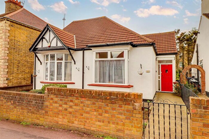 2 Bedroom Detached Bungalow For Sale In Westbourne Grove, Westcliff-on-Sea, SS0