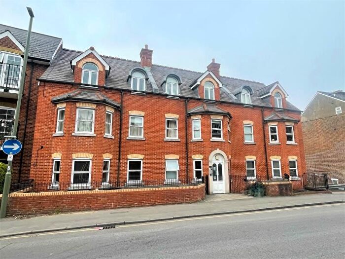 2 Bedroom Flat To Rent In Sydenham Road, Guildford, GU1
