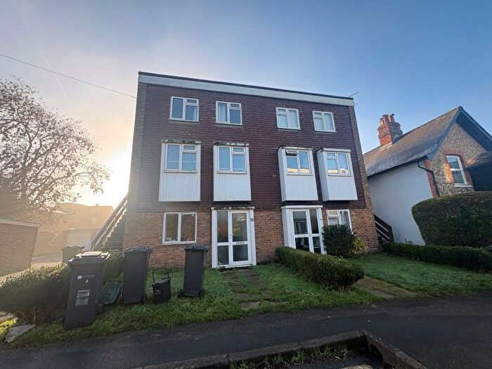 2 Bedroom Flat To Rent In Drummond Road, Guildford, GU1