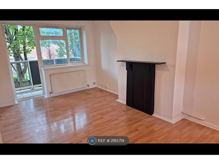 3 Bedroom Flat To Rent In Chadwick Road, London, NW10