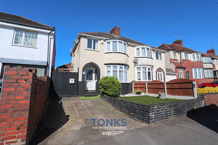 3 Bedroom Semi-Detached House For Sale In Crabourne Road, Dudley, DY2