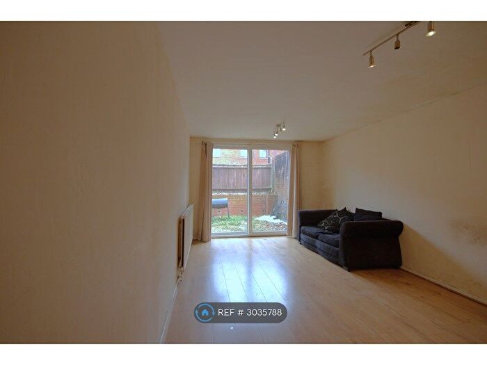 2 Bedroom Flat To Rent In Lee, London, SE12