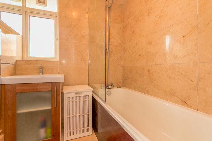 4 Bedroom Apartment To Rent In Pigott Street, Poplar, E14