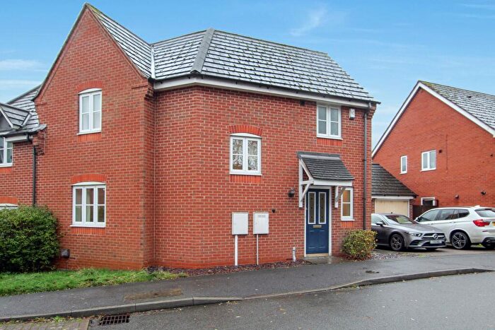 3 Bedroom Semi Detached House For Sale In Excelsior Drive, Swadlincote, DE11