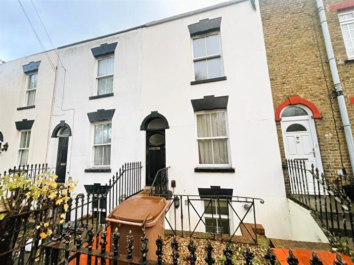 4 Bedroom Terraced House To Rent In Mill Road, Gillingham, ME7