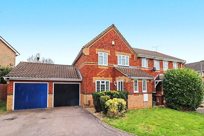 3 Bedroom End Terrace House For Sale In Augustus Gate, Stevenage, Hertfordshire, SG2