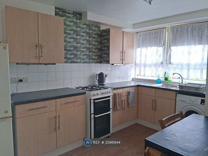 2 Bedroom Flat To Rent In Hartgrove Court, London, NW9