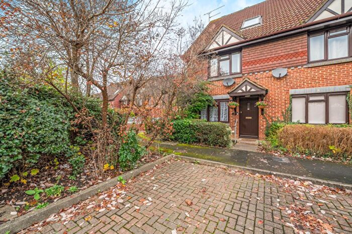 1 Bedroom Flat To Rent In Woking, Surrey, GU22