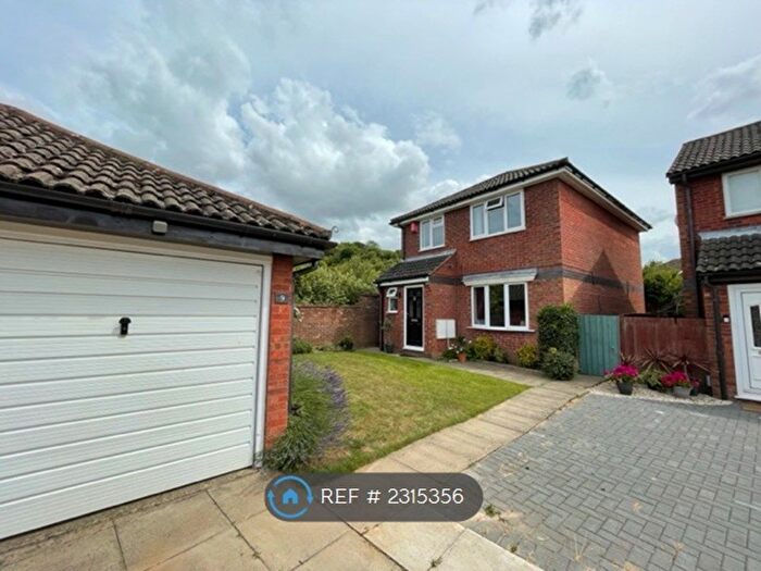3 Bedroom Detached House To Rent In Harveys Hill, Luton, LU2