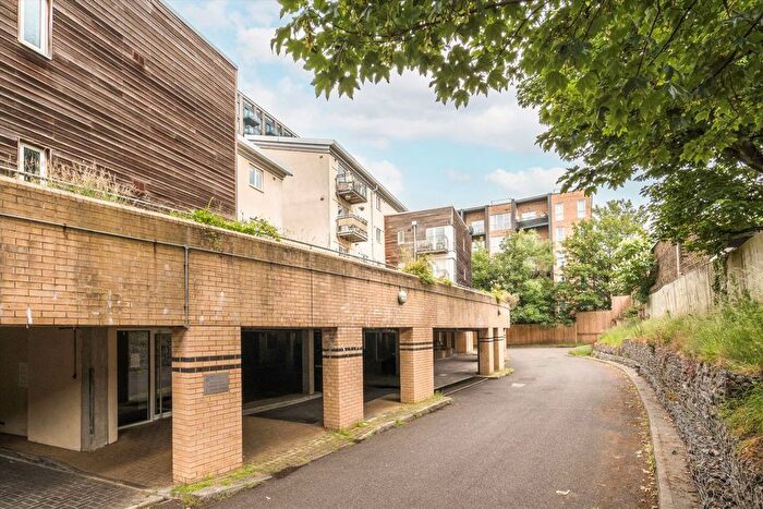 2 Bedroom Flat To Rent In Temeraire Place, Brentford, TW8