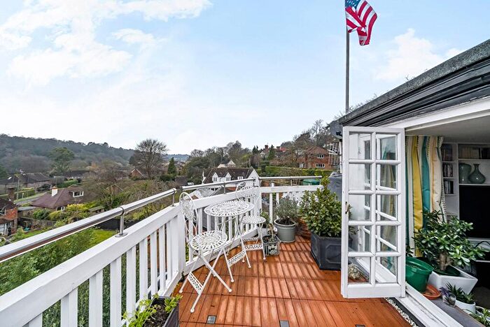 3 Bedroom Flat To Rent In Guildown Road, Guildford, GU2