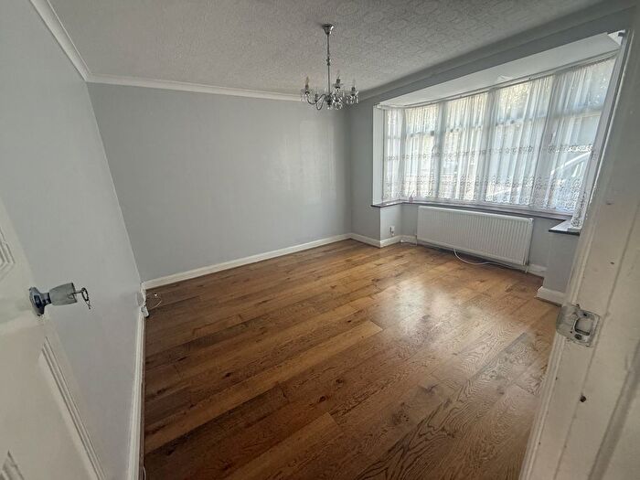 4 Bedroom Semi-Detached House To Rent In Fairdale Gardens, Hayes, Middlesex, UB3