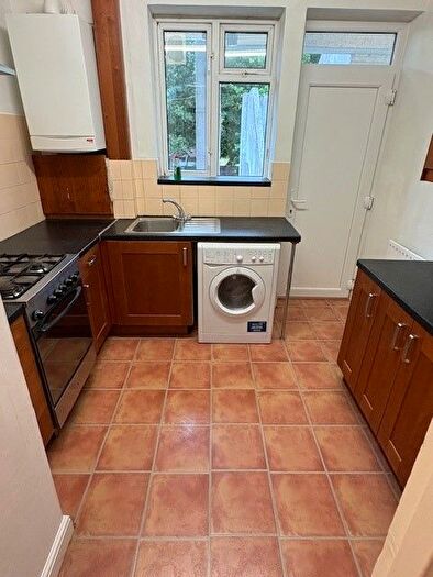 2 Bedroom Flat To Rent In Greenbanks, Cavendish Avenue, Harrow, HA1