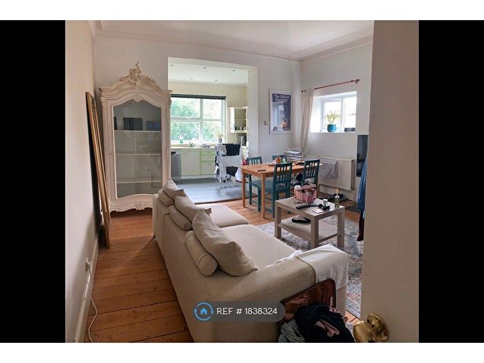 2 Bedroom Flat To Rent In Longley Road, London, SW17