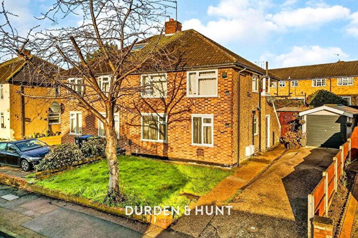 2 Bedroom Maisonette For Sale In River Way, Loughton, IG10