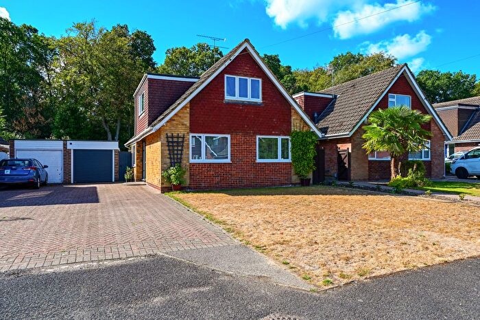 4 Bedroom Chalet For Sale In Frogmore Park Drive, Blackwater, Camberley, GU17