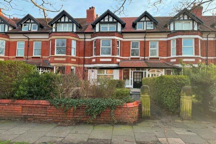 2 Bedroom Flat To Rent In B Victoria Drive, Wirral, CH48