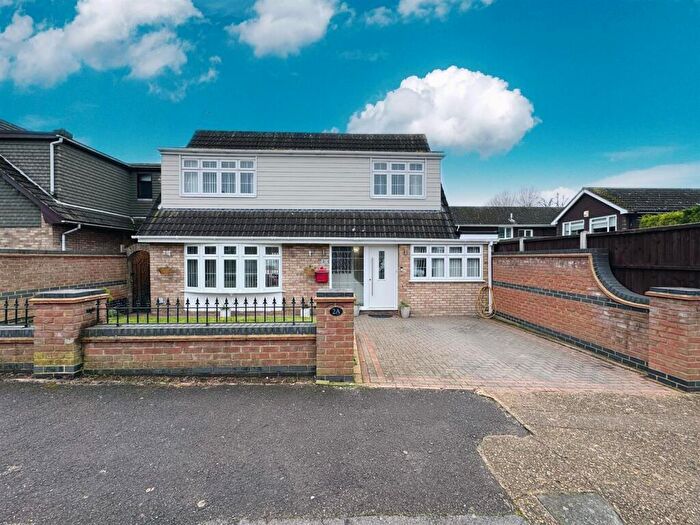 4 Bedroom Detached House For Sale In Golding Crescent, Stanford-le-Hope, SS17