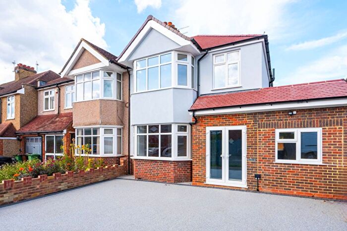 4 Bedroom Semi-Detached House To Rent In Farm Way, Worcester Park, Worcester Park, KT4