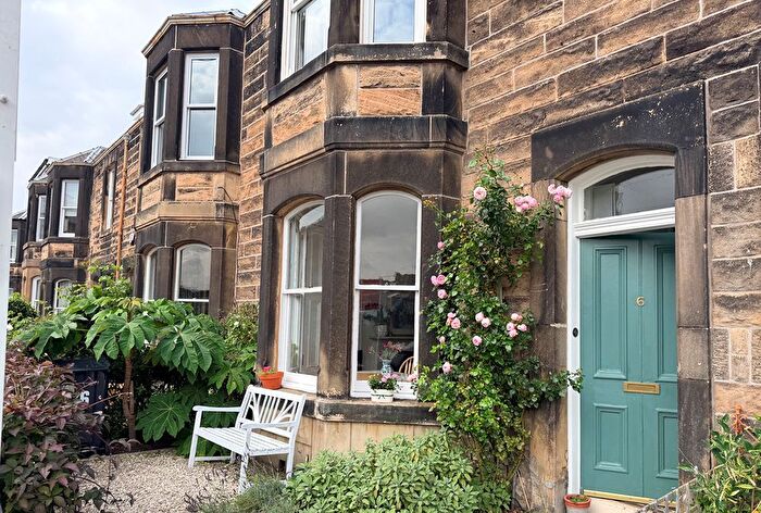 2 Bedroom Flat For Sale In Alderbank Terrace, Shandon, Edinburgh, EH11