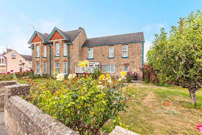4 Bedroom Detached House For Sale In Garland Road, Poole, BH15