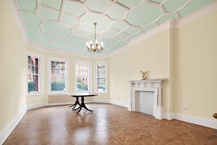 4 Bedroom Flat To Rent In Oakwood Court, Abbotsbury Road, Kensington, W14