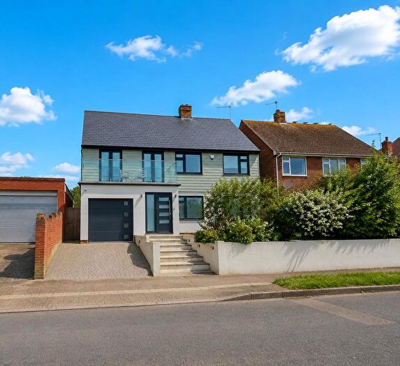 4 Bedroom Detached House For Sale In Queens Avenue, Broadstairs, CT10