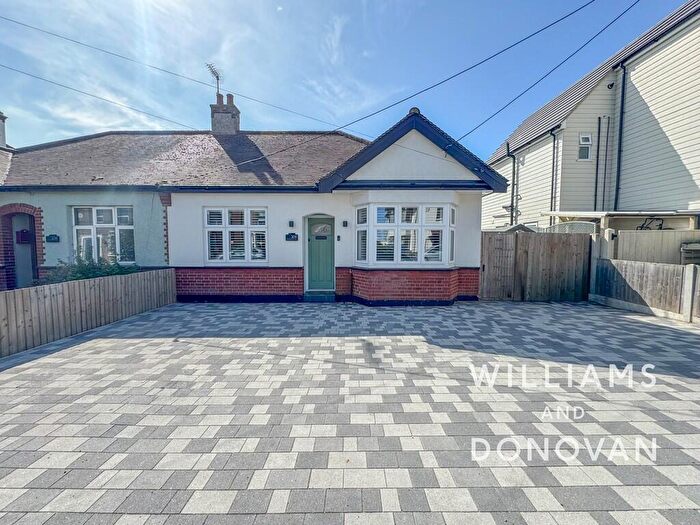 3 Bedroom Semi-Detached Bungalow For Sale In Stambridge Road, Rochford, SS4