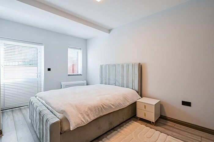 3 Bedroom Flat To Rent In Colney Hatch Lane, London, Colney Hatch, London, N10