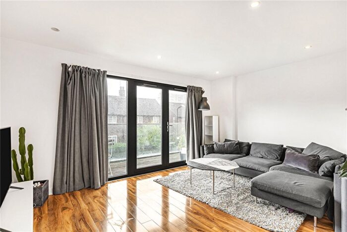 1 Bedroom Flat For Sale In Holly Street, Hackney, London, E8