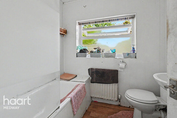 3 Bedroom Terraced House For Sale In Brompton Lane, Rochester, ME2