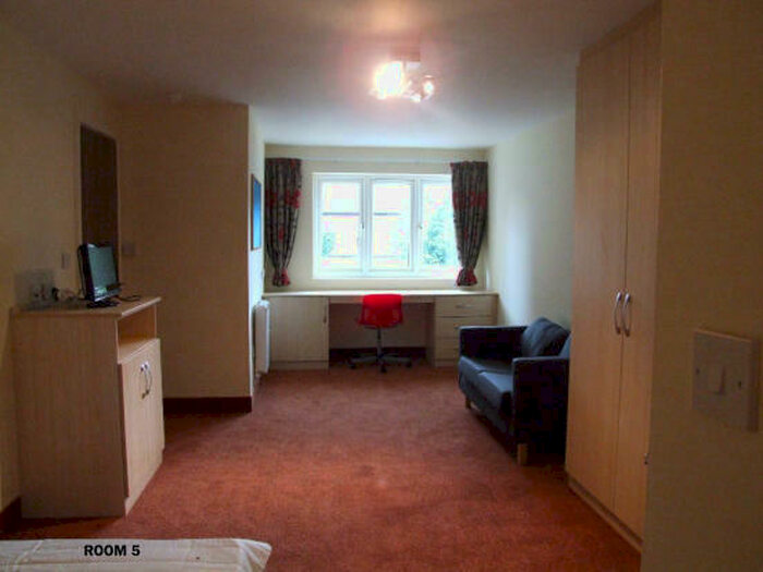 6 Bedroom Private Halls To Rent In The Lodge, , Deluxe Rooms From £ Per Week, Quiet Location With Parking, B17