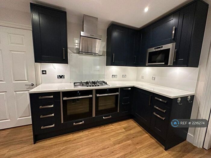 6 Bedroom Semi-Detached House To Rent In Sinclair Grove, London, NW11