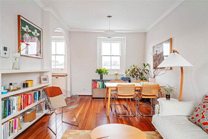 2 Bedroom Maisonette For Sale In Danbury Street, Islington, London, N1