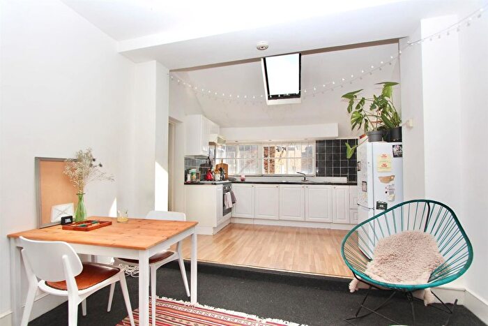 2 Bedroom Flat To Rent In Stoke Newington Road, N16