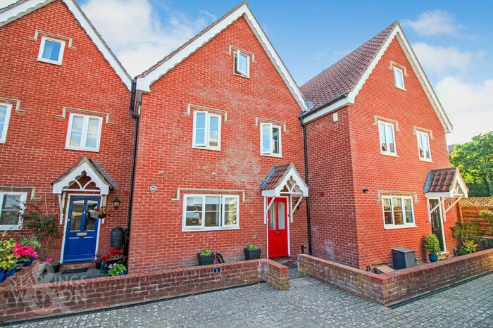 4 Bedroom Town House To Rent In Mallard Court, Diss, IP22